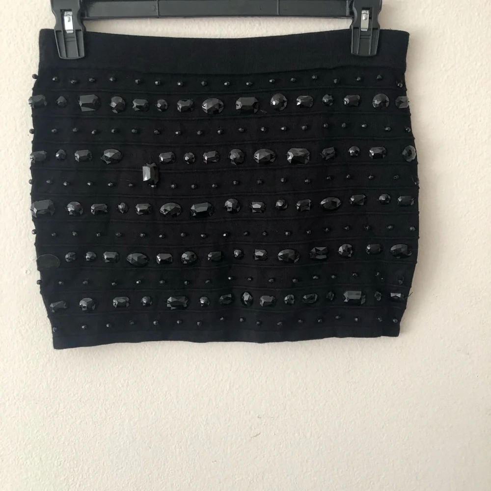BLACK EMBELLISHED MINI SKIRT.SUZE LARGE - Picture 3 of 8